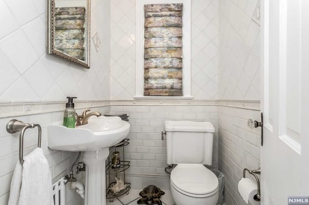 84 Raymond Ave, Rutherford NJ  07070-1134 exterior