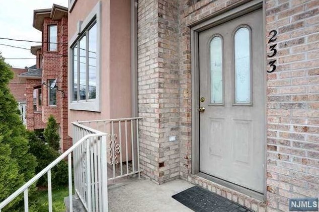 233 Lafayette Ave, Cliffside Park, NJ 07010