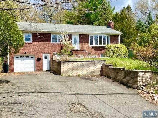 112 Lakeshore Dr, Oakland, NJ 07436
