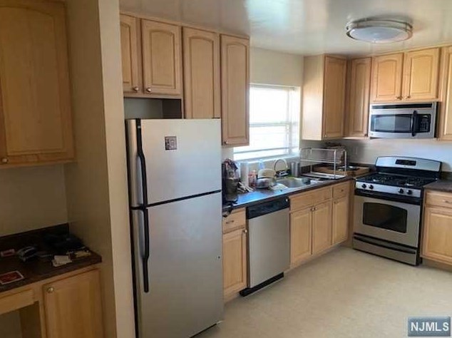 284 Oak St #284c, Ridgewood, NJ 07450