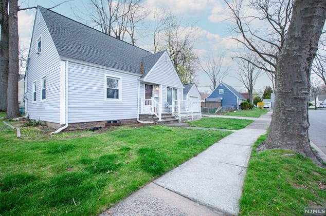 1730 Ardsley Ct, Teaneck, NJ 07666