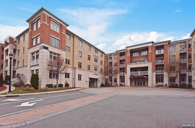 7400 River Rd #121, North Bergen, NJ 07047