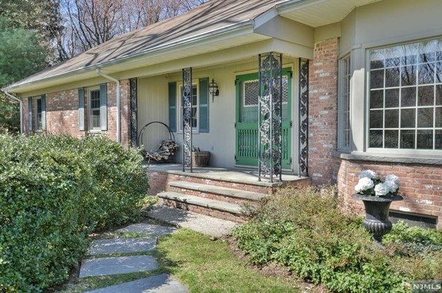 105 W Saddle River Rd, Upper Saddle River, NJ 07458