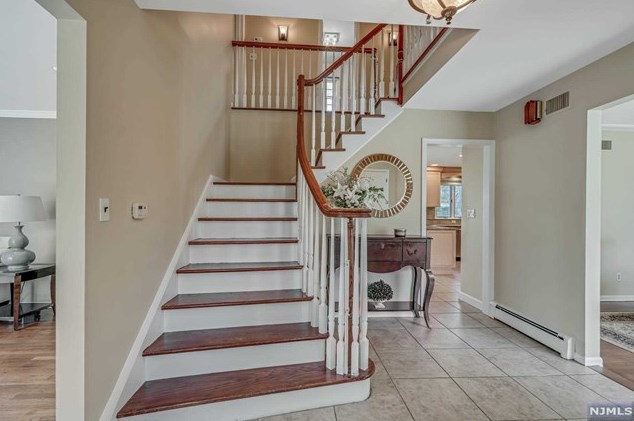 747 Rolling Hill Dr, Westwood, NJ 07675-6169