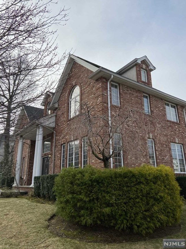 70 Mcelroy Ave, West Fort Lee, NJ 07024