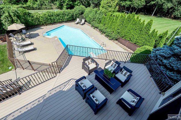 2456 Cleveland Ave, Westwood, NJ 07676-4927