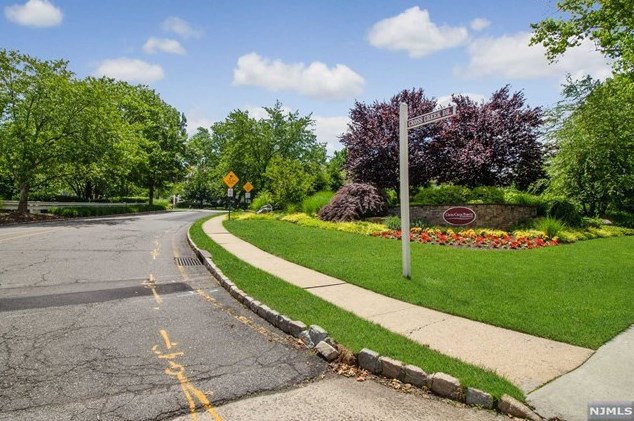 12 Regency Cir, Englewood, NJ 07631-5045