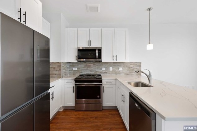 77 Ridge Rd #209, North Arlington, NJ 07031