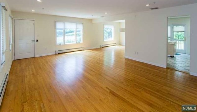 646 Teaneck Rd, Teaneck, NJ 07666