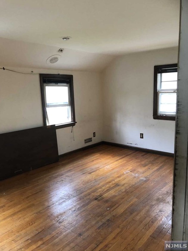 37 Elmer Pl, Teaneck, NJ 07666