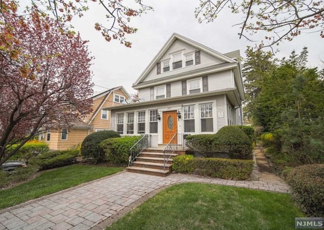 325 Sylvan Ave, Leonia, NJ 07605
