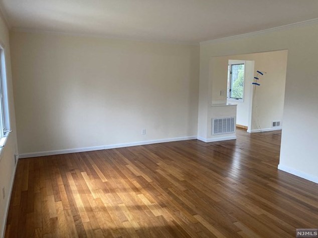 27 Holland Ave, Demarest, NJ 07627
