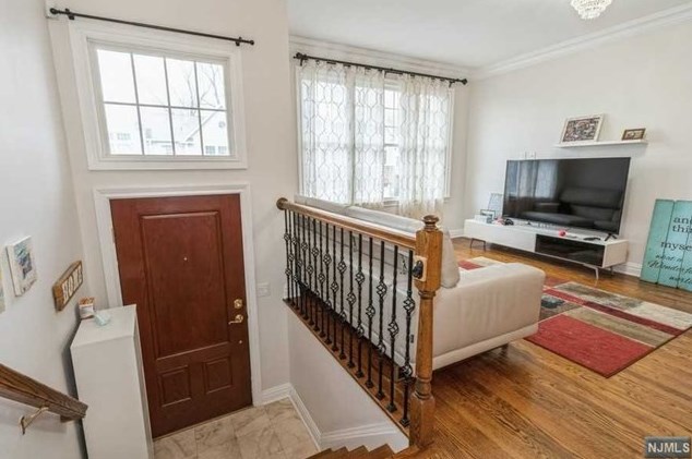 3 Hemlock Ln, Tenafly, NJ 07670