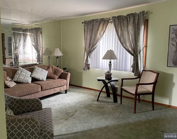 35 Edstan Dr, Moonachie, NJ 07074