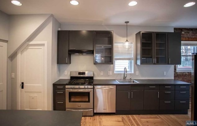 212 Wayne Ave, Cliffside Park, NJ 07010