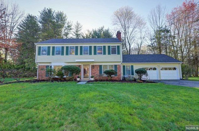 193 Forest Rd, Allendale, NJ 07401