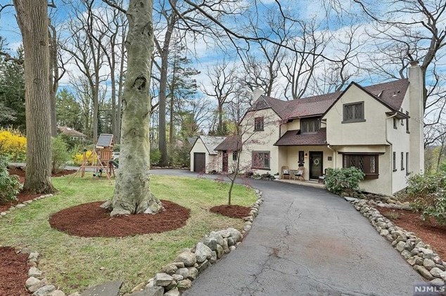 56 Malcolm Rd, Mahwah, NJ 07430