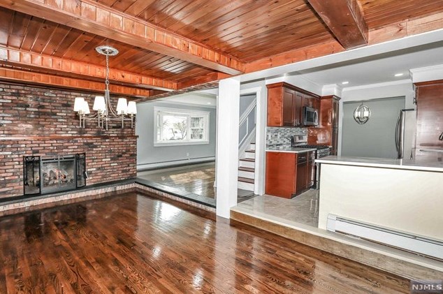 21 Charles Pl, Westwood NJ  07675-7231 exterior