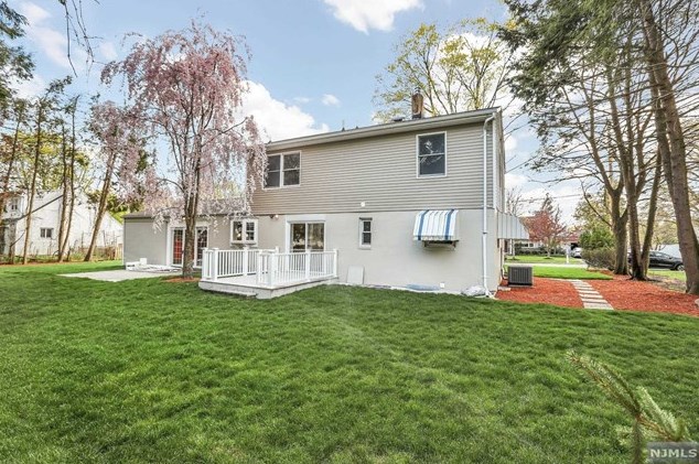 21 Charles Pl, Westwood NJ  07675-7231 exterior