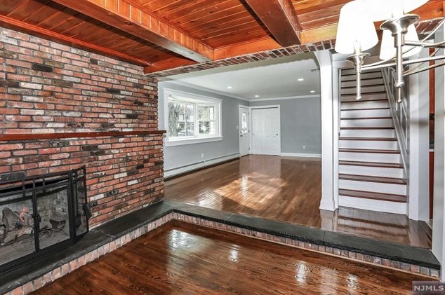 21 Charles Pl, Westwood NJ  07675-7231 exterior