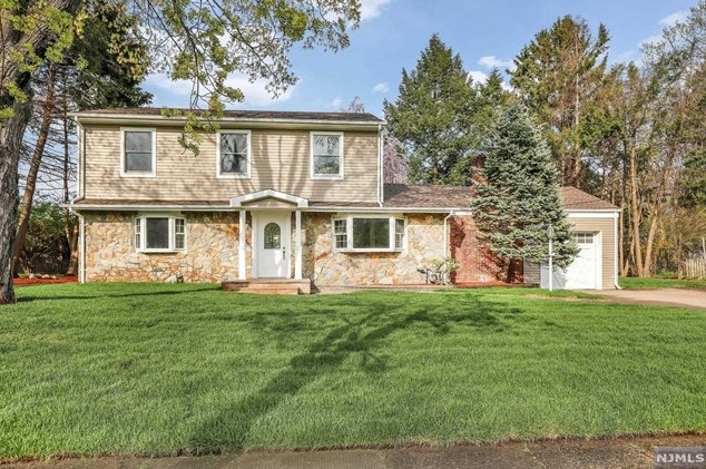 21 Charles Pl, Westwood NJ  07675-7231 exterior