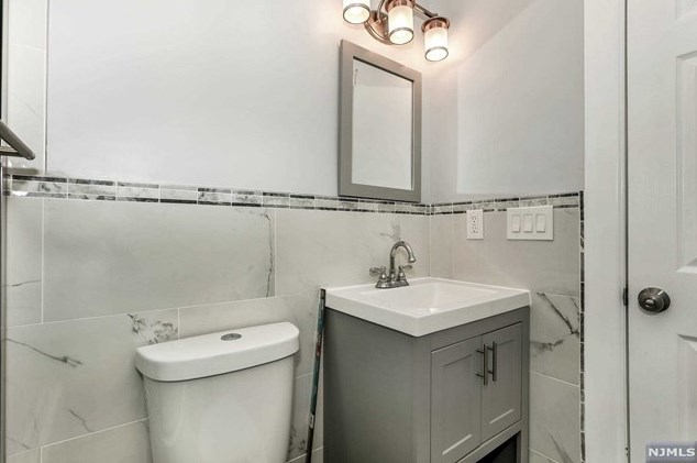 21 Charles Pl, Westwood NJ  07675-7231 exterior