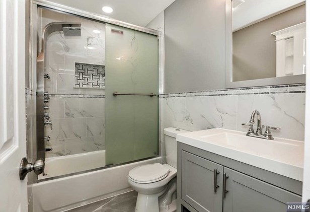 21 Charles Pl, Westwood NJ  07675-7231 exterior