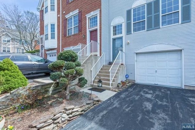 1152 Stafford St, Mahwah, NJ 07430