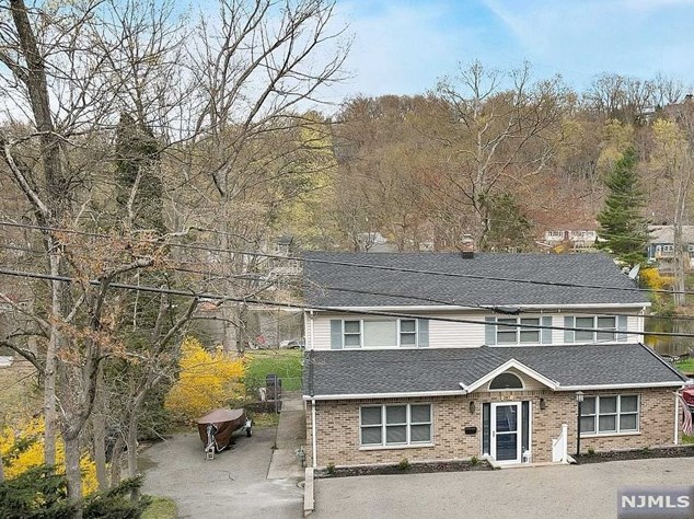 287 Skyline Lake Dr, Skyline Lakes, NJ 07456