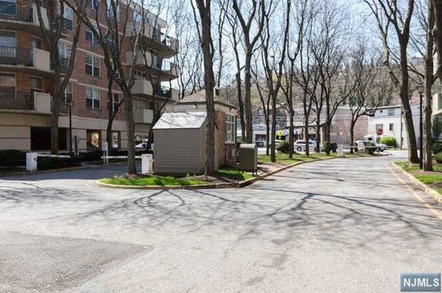 200 Grand Cove Way #5h, Edgewater, NJ 07020