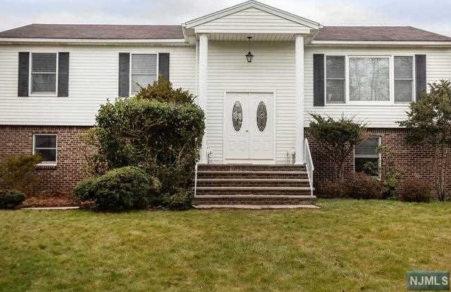 60 Chaffee Cir, Norwood, NJ 07648