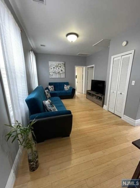 9 1st St, Clifton, NJ 07011