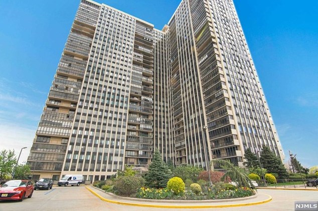 200 Winston Dr #2906, Cliffside Park, NJ 07010