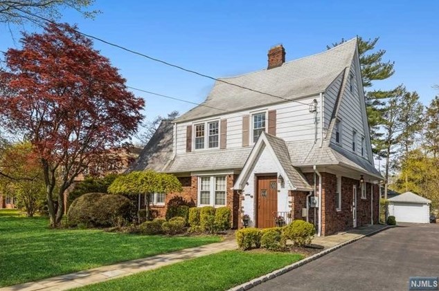 735 Summit Ave, River Edge, NJ 07661