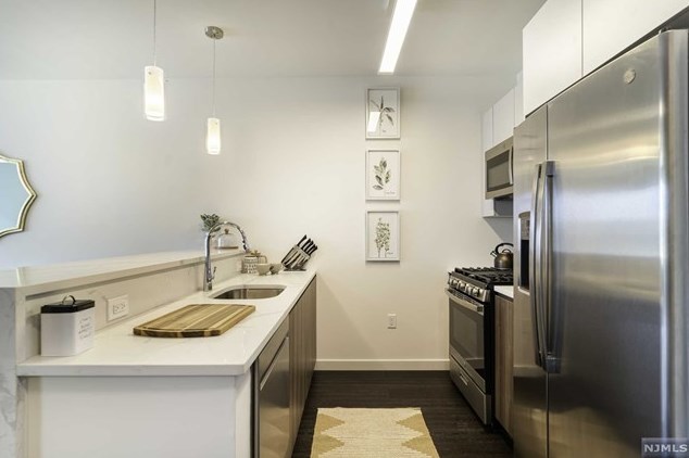 22 Sussex St #512, Hackensack, NJ 07601
