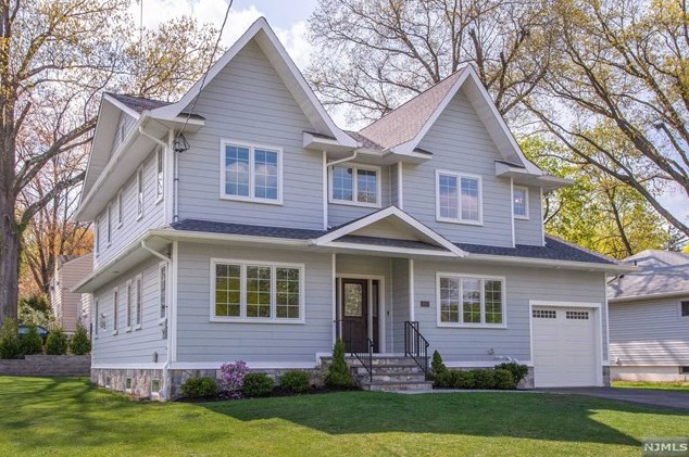 118 Forest Rd, Ridgewood, NJ 07452