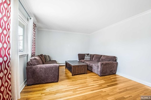 648 Kingsland Ave, Lyndhurst, NJ 07071-2804