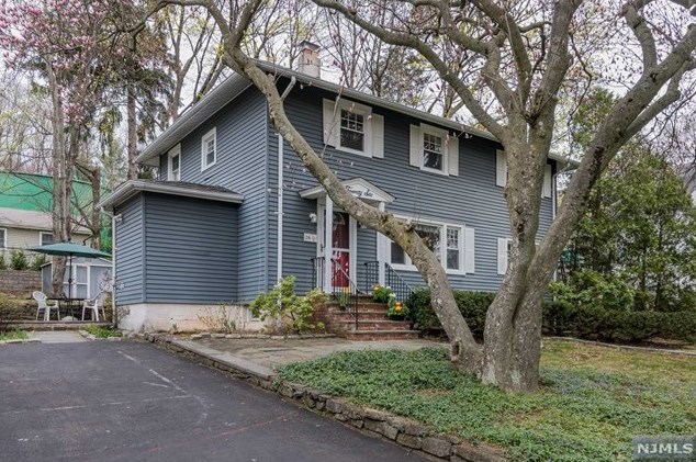 26 Westview Ter, Midland Pk, NJ 07432-1528