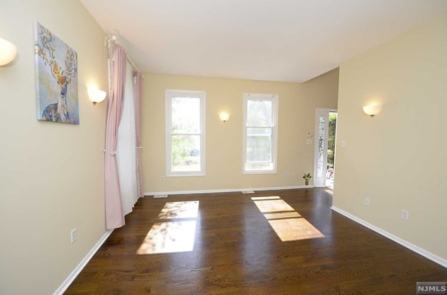 542 Ridgeland Terrace, Englewood, NJ 07631