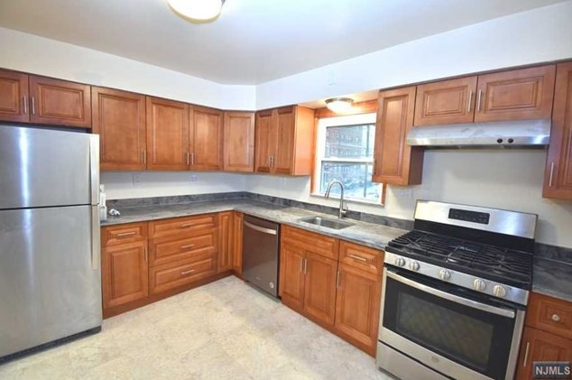 52 E Edsall Ave #2nd Fl, Palisades Park, NJ 07650