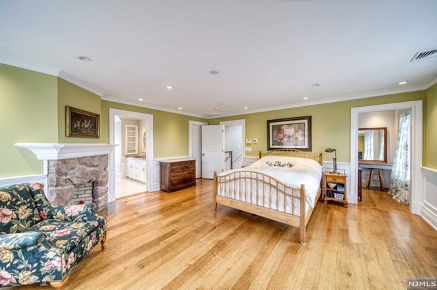 60 Marcotte Ln, Bergenfield NJ 07621-3213 exterior