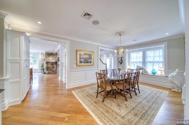 60 Marcotte Ln, Bergenfield NJ 07621-3213 exterior