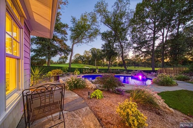 60 Marcotte Ln, Bergenfield NJ 07621-3213 exterior