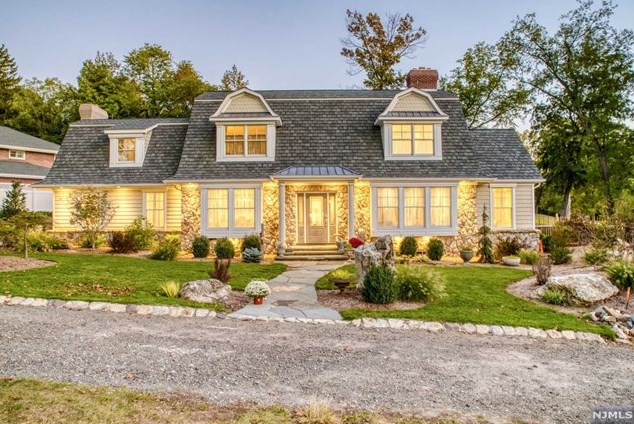 60 Marcotte Ln, Bergenfield NJ 07621-3213 exterior