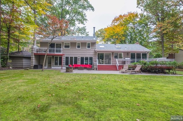 9 Ceely Ct, Allendale, NJ 07401