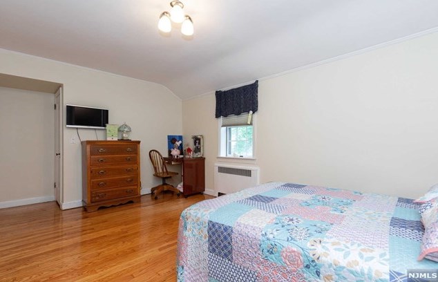 34 Carlton Pl, Rutherford NJ  07070-1120 exterior