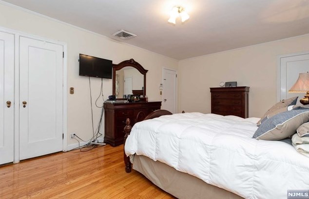 34 Carlton Pl, Rutherford NJ  07070-1120 exterior