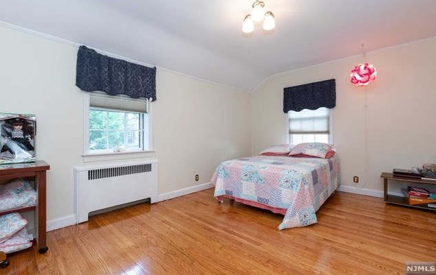 34 Carlton Pl, Rutherford NJ  07070-1120 exterior