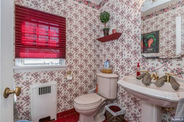 34 Carlton Pl, Rutherford NJ  07070-1120 exterior