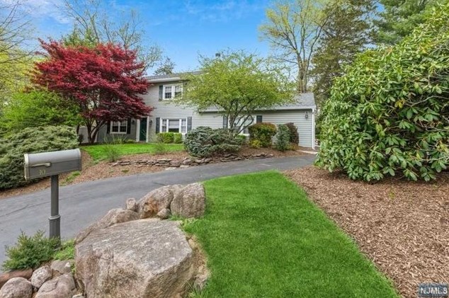 10 Watson Pl, Hillsdale, NJ 07642-1711
